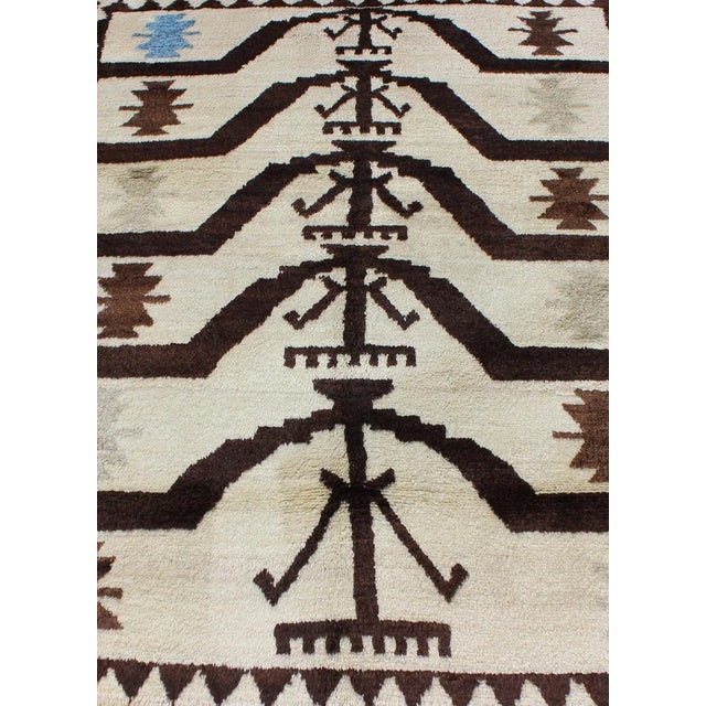 Mid-Century Modern Mid 20th Century Turkish Tulu Rug With Mid-Century Modern Design in Brown, Off-White and Blue For Sale - Image 3 of 13