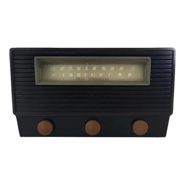 1950 Rca Victor 8-X-71 Black Bakelite AmFm Tube Radio, Sculptural Mid-Century Modern Icon For Sale
