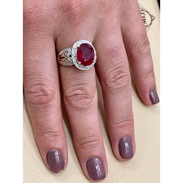 The School of Paris Oval 7.5 Carat Treated Ruby and 1 Carat Diamond 14 Karat Yellow Gold Ring For Sale - Image 3 of 18