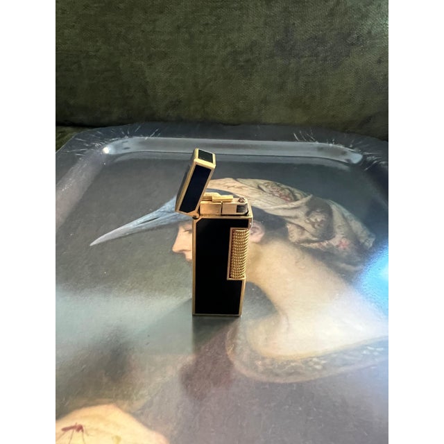 Rare Iconic Vintage Dunhill Gold Plated and Black Lacquer Swiss Made Lighter For Sale In New York - Image 6 of 10