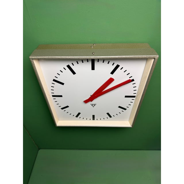 Large Czech Industrial Square Factory Clock from Pragotron, 1970s For Sale - Image 4 of 9