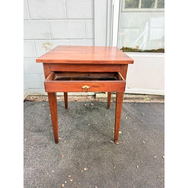 Farmhouse Antique 19th Century Early American Hepplewhite Federal Style 1 Drawer Side Table. For Sale - Image 3 of 16