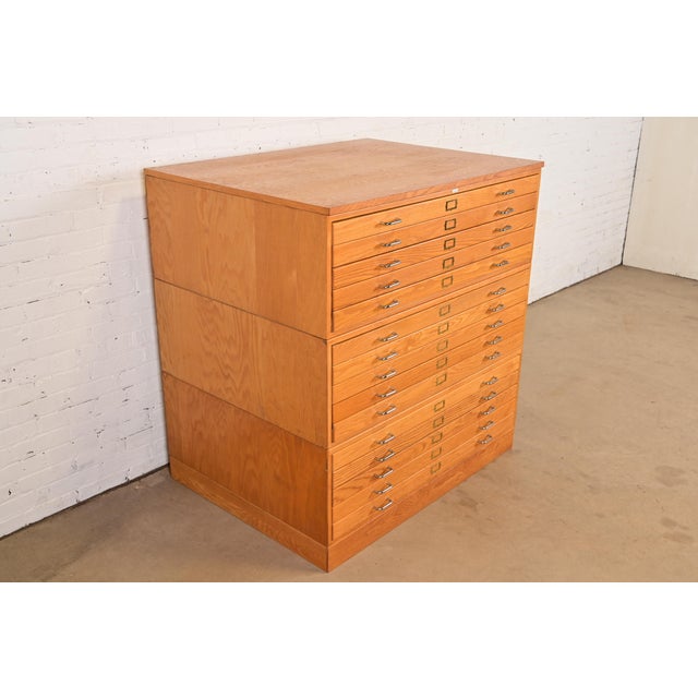 Globe Wernicke Mid-Century Modern Oak 15-Drawer Architect's Blueprint Flat File Cabinet For Sale - Image 4 of 12