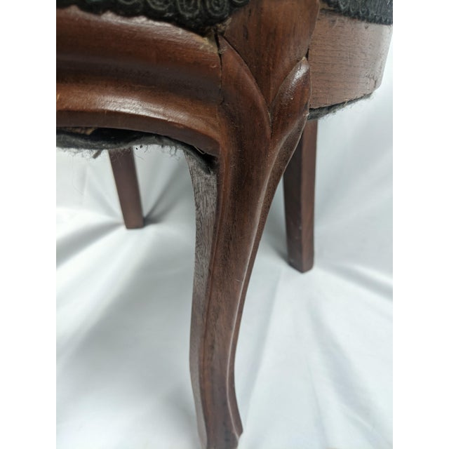 Antique Victorian Carved Wood Side Chair With Portrait Medallion & Figured Wood For Sale In New York - Image 6 of 17