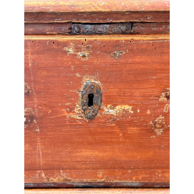 Late 19th Century Large Pine Chest of Drawers With Orignal Paint For Sale - Image 4 of 10