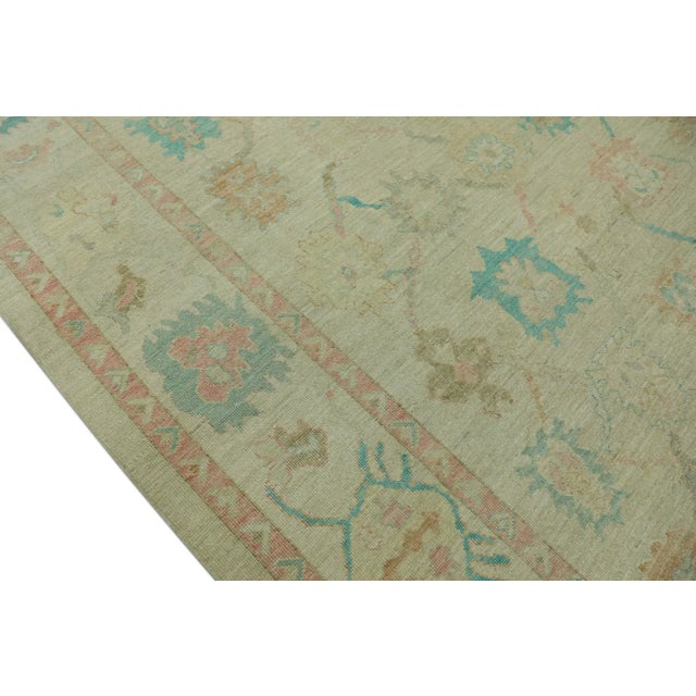 This modern Turkish Oushak rug is a stunning piece of art that has been handwoven using traditional techniques by skilled...