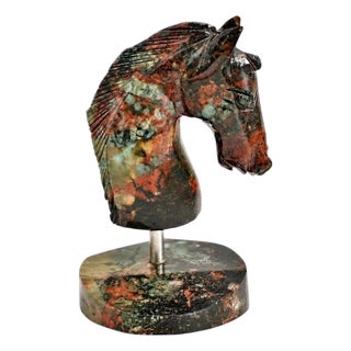 Natural Emerald Stone Horse Head Statue Splendid Hand Carved Gemstone For Sale