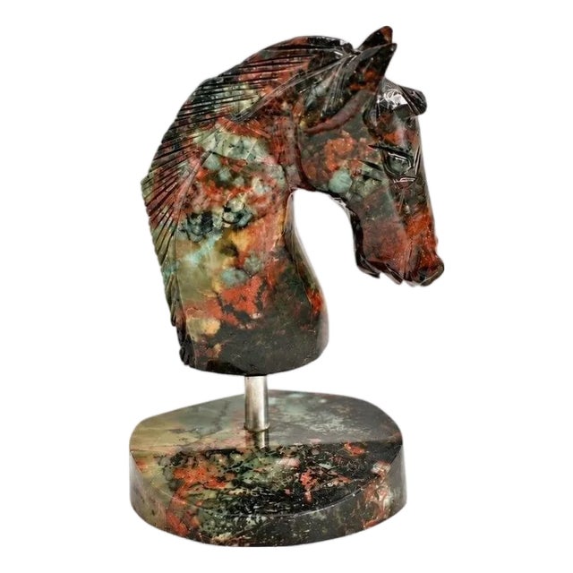 Natural Emerald Stone Horse Head Statue Splendid Hand Carved Gemstone For Sale