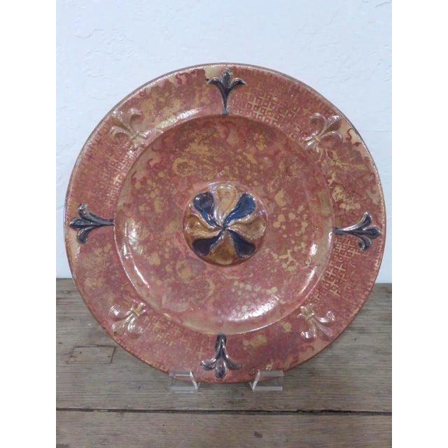 Early 19th Century Antique Spanish Terra Cotta Lustreware Plate With Blue Fleur De Lis Detail From Manises, Valencia For Sale - Image 5 of 5