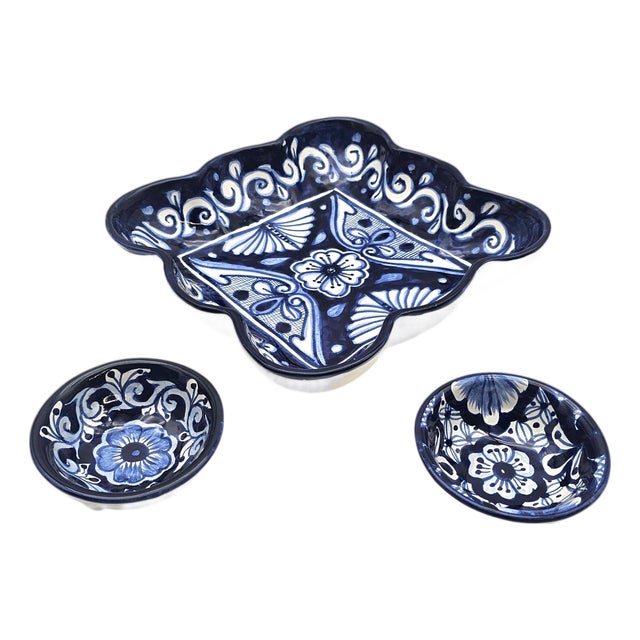 1980s Talavera Hand Painted Cobalt Blue Serving Bowl Set Mexico 3 Piece 10.5" For Sale