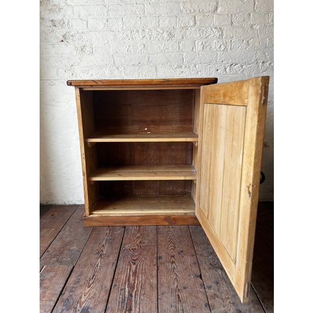English Pine Farmhouse Cupboard, 1890s For Sale - Image 4 of 10