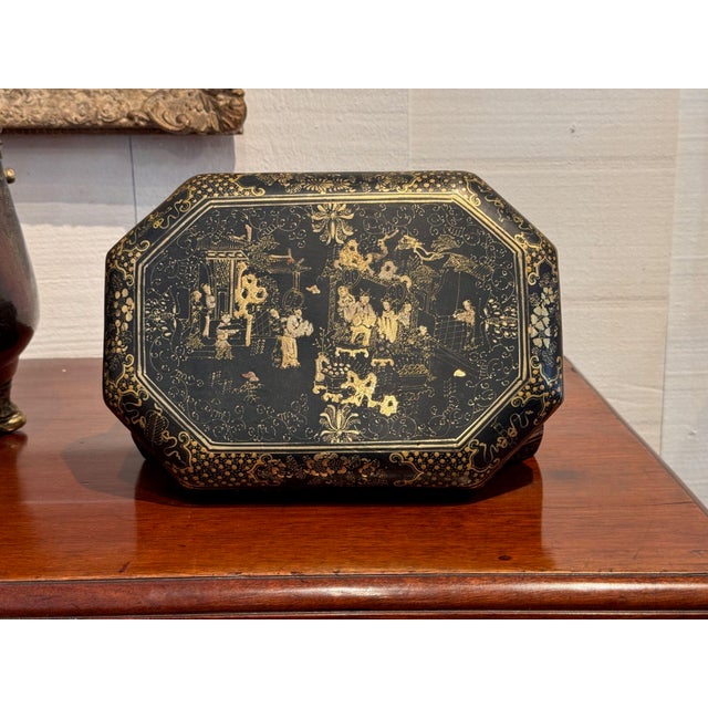 Chinoiserie Black and Gilt Chinoiserie Lacquer Box For Sale - Image 3 of 6