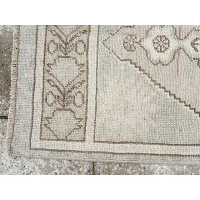 Mid 20th Century Galerie Shabab Collection Mid-20th Century Turkish Oushak Throw Rug For Sale - Image 5 of 8
