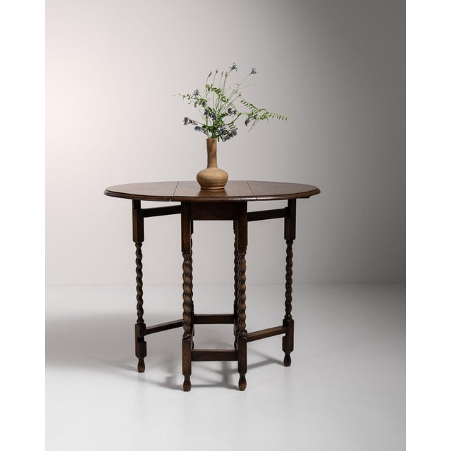 Wood 20th Century United Kingdom Rich Amber Oak Gateleg Table For Sale - Image 7 of 9