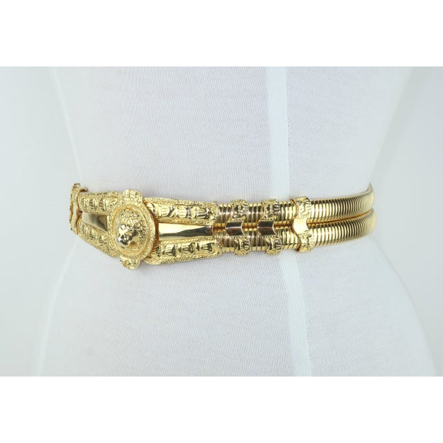 Judith Leiber Judith Leiber Gold Lion Medallion Stretch Mesh Belt For Sale - Image 4 of 12