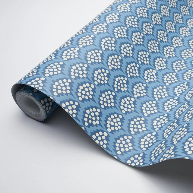 Schumacher Sample - Schumacher x Neisha Crosland Pollen Wallpaper in French Blue For Sale - Image 4 of 5