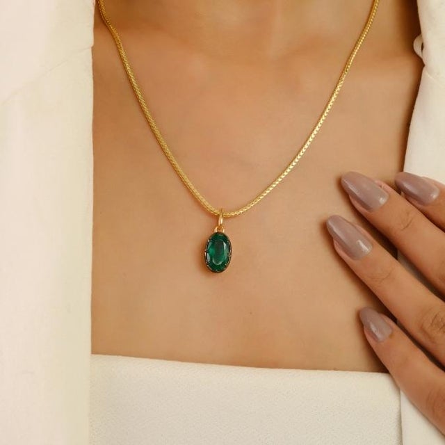 Metal VRJewels Black Rhodium Crafted 3.81 Ct Emerald Pinion Bezel Pendant in 18k Gold For Sale - Image 7 of 17