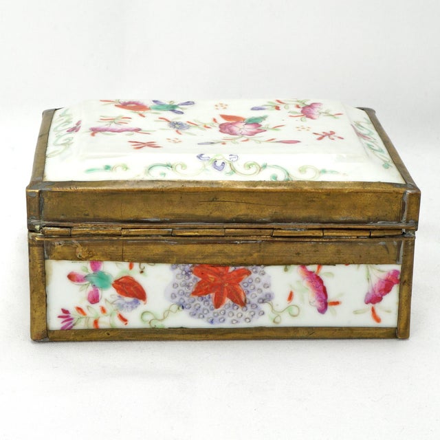 Late 19th Century Chinese Polychrome Porcelain Hinged Box Circa 1900 For Sale - Image 5 of 10