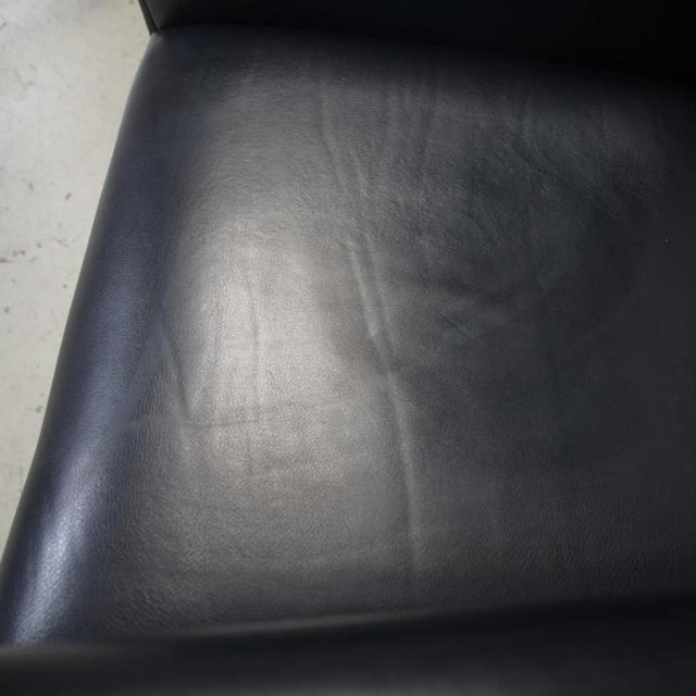 1990s Vintage CH445 Wing Chair in Black Leather by Hans Wegner, 1990s For Sale - Image 5 of 11