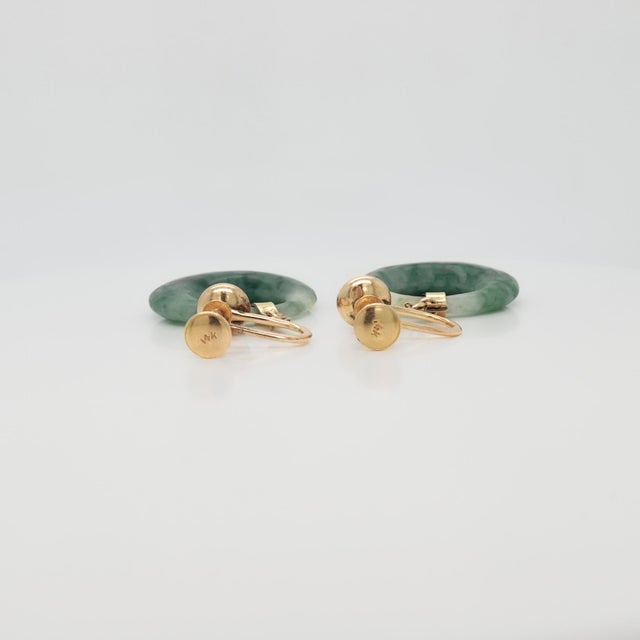 Pair of Vintage 14k Yellow Gold and Spinach Jade Hoop Screw Back Earrings For Sale - Image 10 of 12