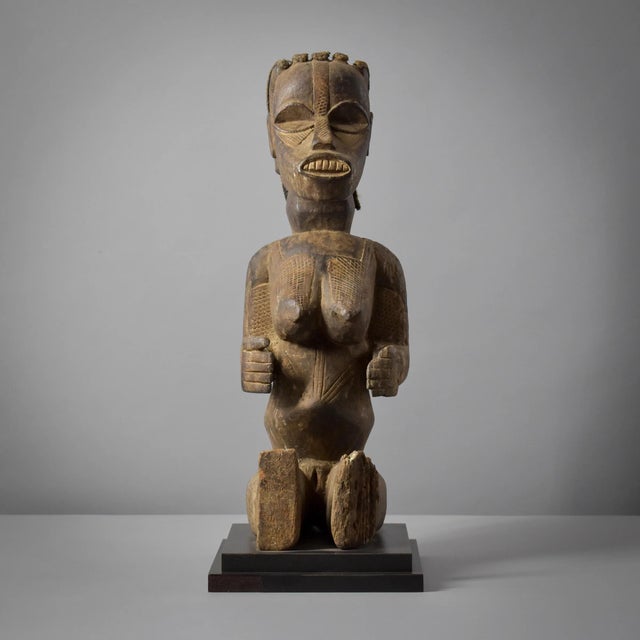 African Early 20th Century Bassa Seated Female Figure on Custom Base For Sale - Image 3 of 16