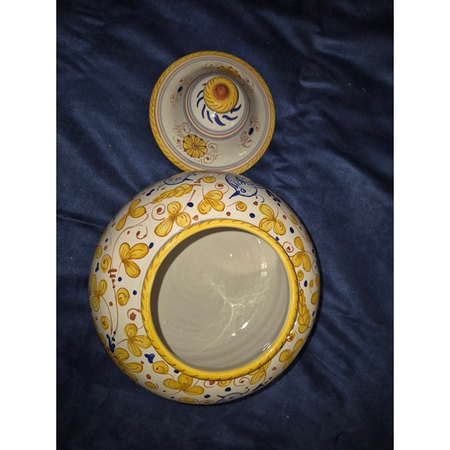 Mid 20th Century Vintage l'Antica Di Deruta Hand-Painted Ceramic Covered Tureen / Casserole Dish - Made in Italy Fd For Sale - Image 5 of 5