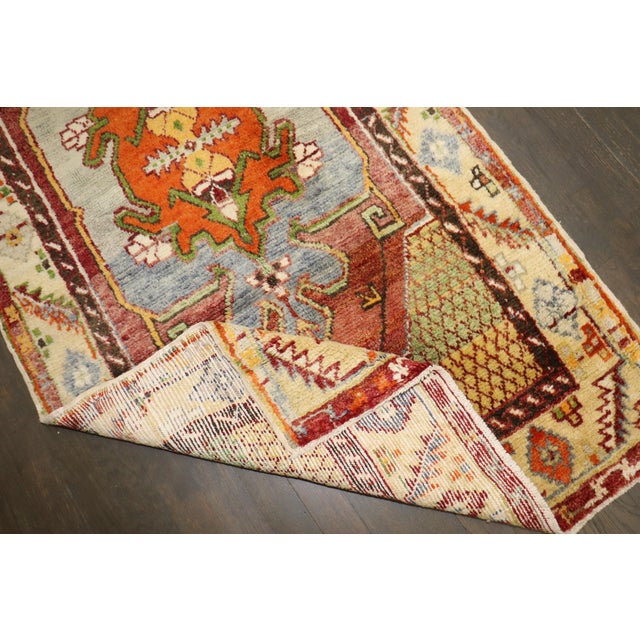 Medallion Vintage Turkish Anatolian Rug no. j5243 For Sale - Image 4 of 6