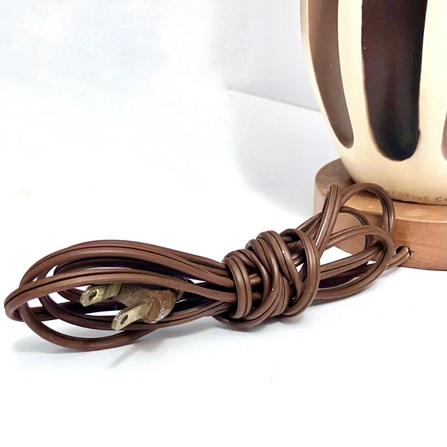 Mid-Century Modern Quartite Ceramic Table Lamp Teardrop Shape Atomic For Sale In Philadelphia - Image 6 of 9