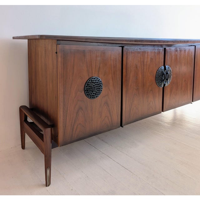 Brown Mid-Century Walnut Sideboard from Helen Hobey Baker, USA, 1960s For Sale - Image 8 of 18