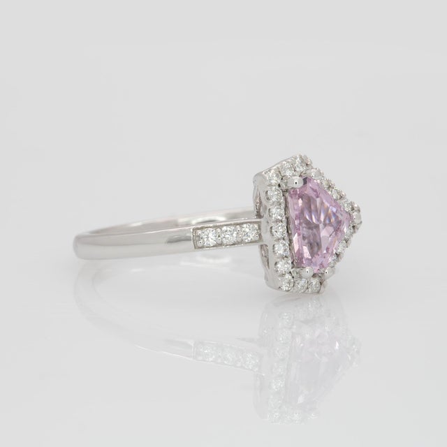 2020s Pink Sapphire Ring With Earth Mined Diamonds Accents: Solid 14k Gold, Trillion, Size 6.75 For Sale - Image 5 of 7