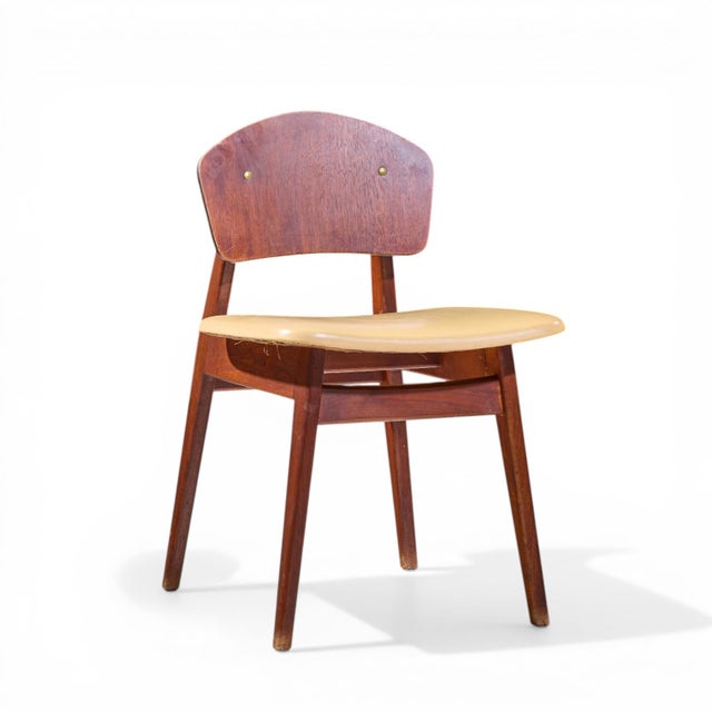 Jens Risom Jens Risom Model C-275 Mid Century Walnut Dining Chairs - Set of 4 For Sale - Image 4 of 11