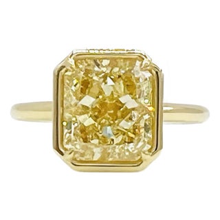 Gia 4 Carat Yellow Radiant Diamond Bezel Ring in 18k Yellow Gold, Size 6 For Sale