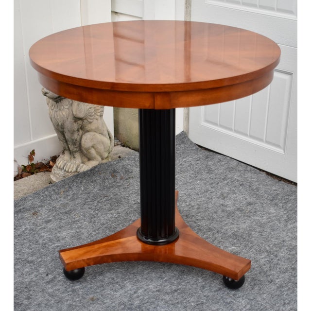 Vintage (1980'S) Round Accent Table has a Empire/Biedermeier Style. Made by Ethan Allen. Two Tone Finish in Black and...