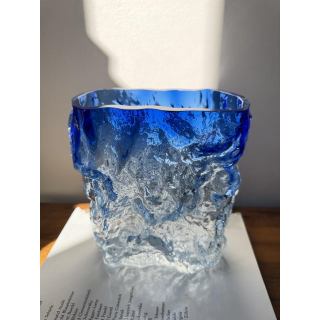 Mid-Century Modern Large Brutalist Cobalt Blue Art Glass Vase by Kaj Blomqvist for Kumela, Finland, 1970s For Sale - Image 3 of 18