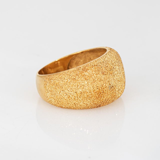 Modern 80s Portuguese Shimmer Ring 19k Yellow Gold Dome Band Sz 7.25 Fine Jewelry For Sale - Image 3 of 7