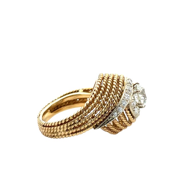 18k Two-Tone Gold Swirl Rope Vintage Ring With Approx. 1 Carat Weight Diamonds, Size 3.5 For Sale - Image 4 of 5