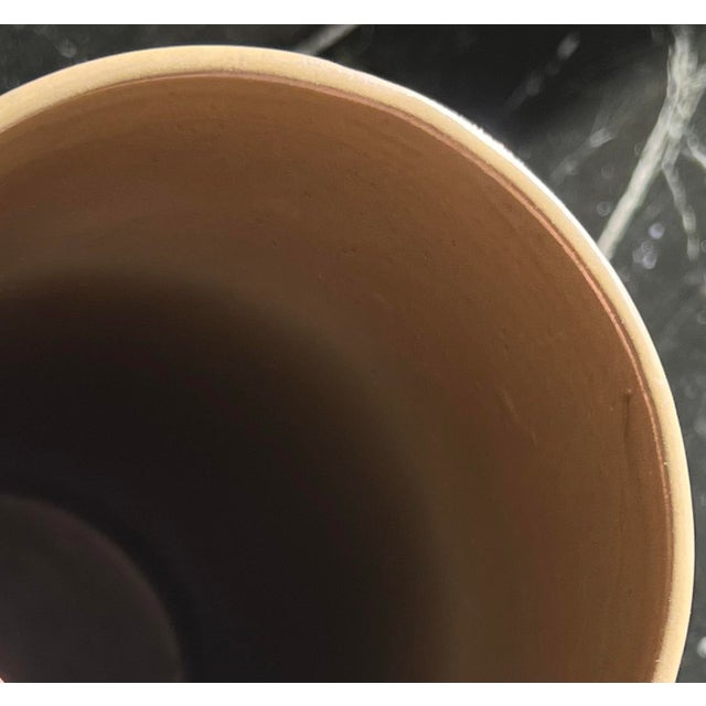 Mid Century Modern Lava Glaze “Earthwrap” Ceramic Vase by Haeger, Circa 1965 For Sale In Los Angeles - Image 6 of 12