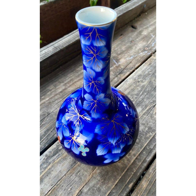 Vintage Fukagawa Arita Cobalt Blue Porcelain Vase With Gilt Leaves For Sale - Image 4 of 9