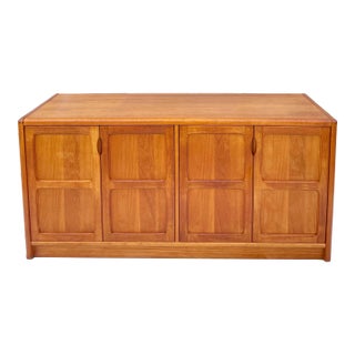 D-Scan Mid-Century Modern Sideboard Credenza Cabinet For Sale