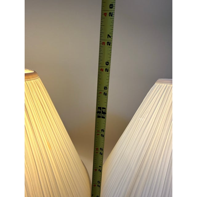 Art Deco Pair of Vintage 1980s Art Deco Revival Shell Table Lamps - Peachy Pink With Pleated Shades For Sale - Image 3 of 8