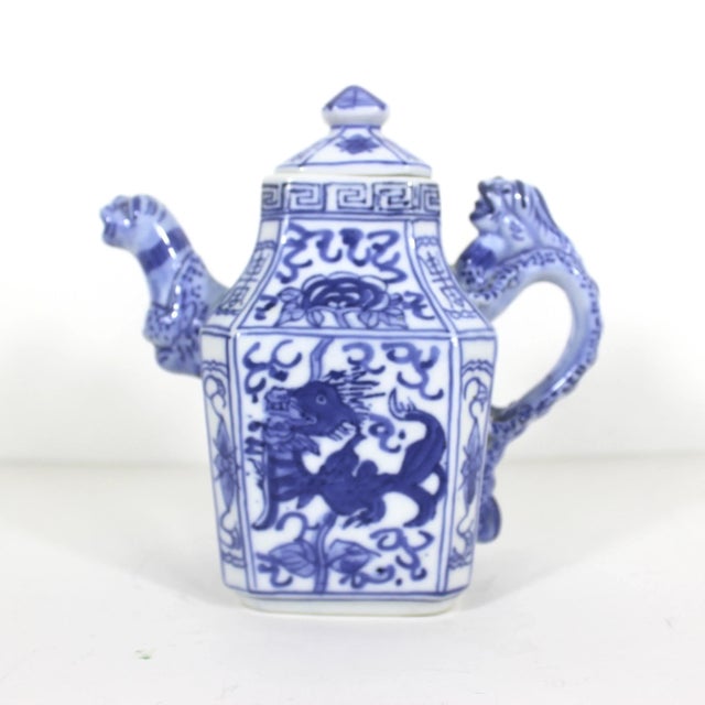 Chinoiserie Vintage Chinese Qianlong Nian Zhi Porcelain Teapot Featuring a Dragon and Foo Dog For Sale - Image 3 of 9