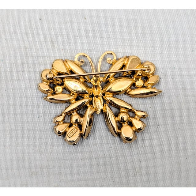 Blue Vintage 1950s Signed Napier Faux-Sapphire & Emerald Butterfly Brooch For Sale - Image 8 of 9