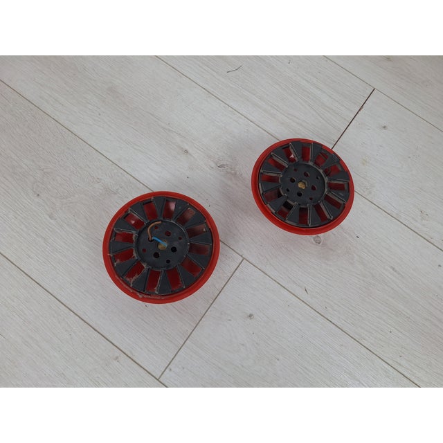 Artemide Teti Wall Lamps in Red Lacquered Metal attributed to Vico Magistretti for Artemide, 1980s, Set of 2 For Sale - Image 4 of 6