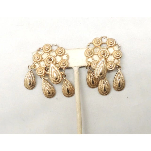 Vintage Signed Napier Goldtone Drops Clip Earrings - 2 Pieces For Sale In Philadelphia - Image 6 of 6