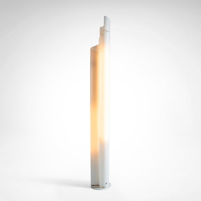Chimera is a floor lamp designed by Vico Magistretti for Artemide in 1969. The elegant floor lamp is made of opal...