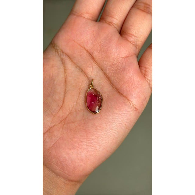 Raw-Cut Bezel Set 3.29ct Pink Tourmaline Slice Pendant in 14k Yellow Gold For Sale In New York - Image 6 of 15