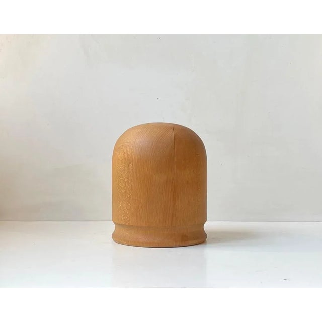 A plain professionally made hat head fashioned from 4 solid lumps of pine. It has a center-screw and is adjustable to the...