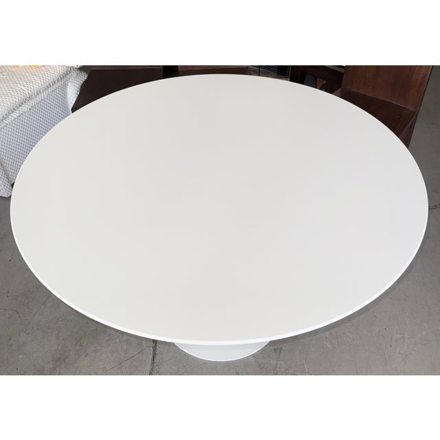 With the Pedestal Collection, in 1957, Eero Saarinen vowed to eliminate the "slum of legs" found under chairs and tables...
