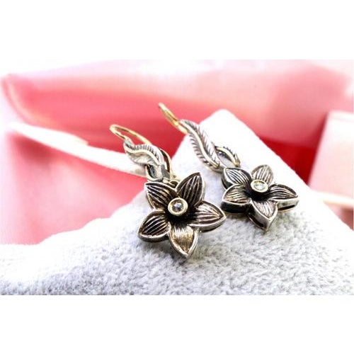 Gold and Silver Earrings with Reliefs and Zirconias, Set of 2 For Sale - Image 6 of 6