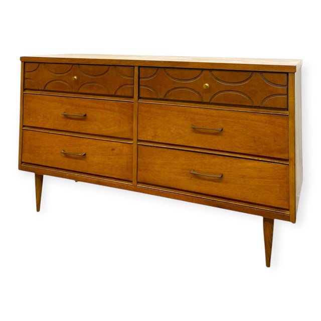 1970s Vintage Bassett Mid Century Modern Walnut Double 6 Drawer Dresser With Carved Details. For Sale - Image 5 of 11